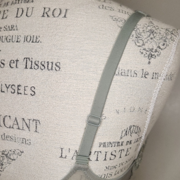 Victoria's Secret vintage lace pushup bra - Picture 8 of 13